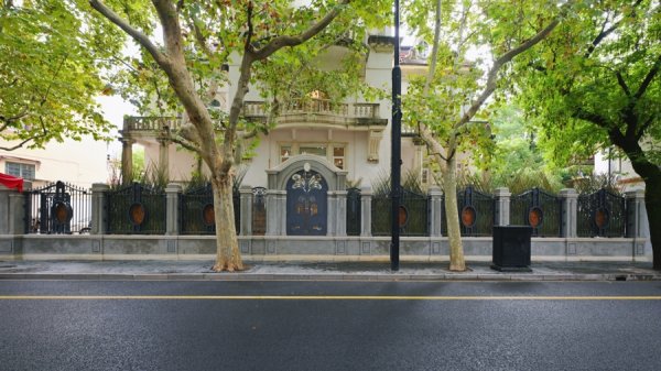 宝货配资 秦怡、白杨、上官云珠、孙道临、王丹凤、张瑞芳、赵丹，你认得铜像上的角色吗